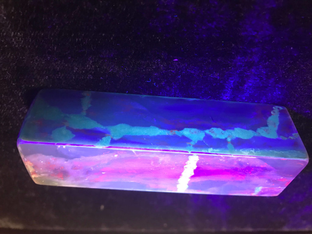 假雞血石-貼皮紫外線
