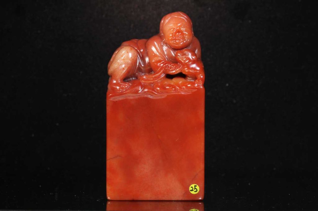 25紅芙蓉石劉海戲蟾