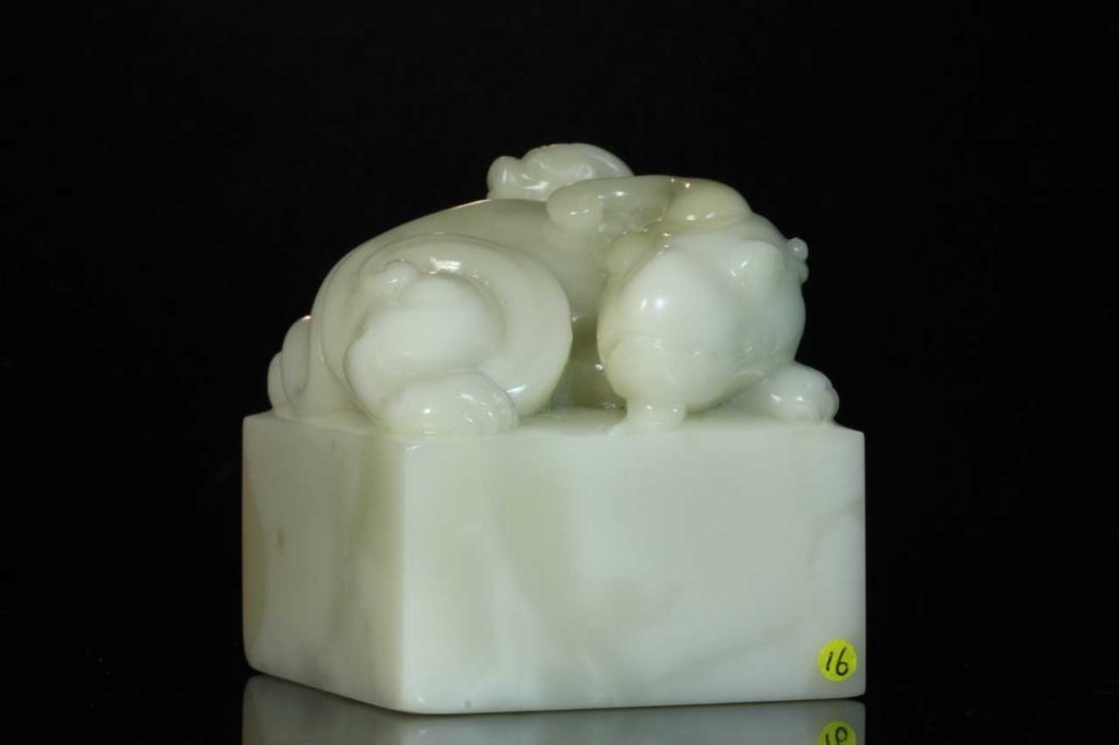 16白芙蓉石雙螭鈕