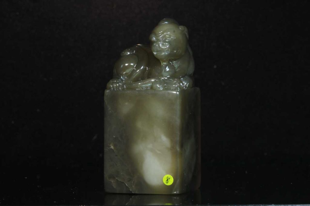 水坑牛角甪端鈕章